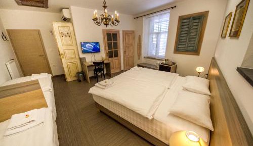 Quadruple Room with Private Bathroom