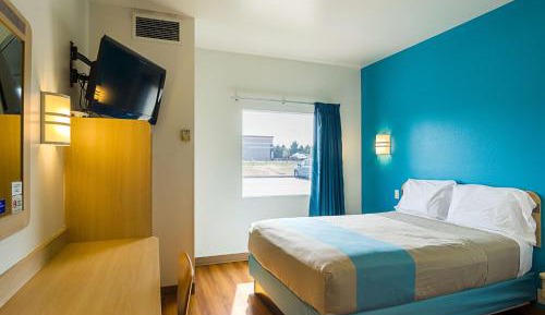 Queen Room - Disability Access - Non-Smoking