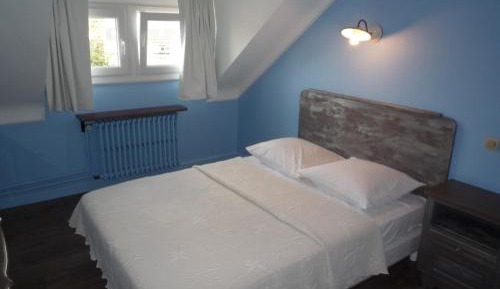 Single Room with Shared Bathroom