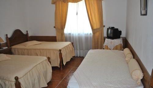 Deluxe Room (2 Adults + 1 Child)