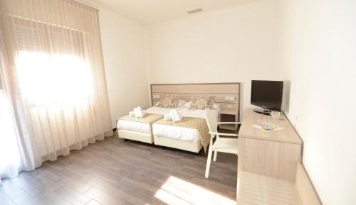 Deluxe Double Room with Shower