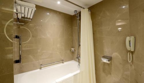 Triple Room with City View