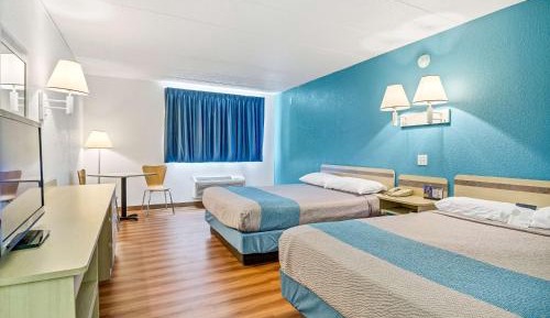 Queen Room with Two Queen Beds - Non-Smoking