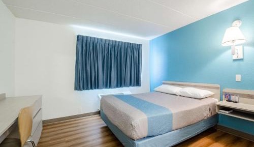 King Room - Disability Access - Non-Smoking