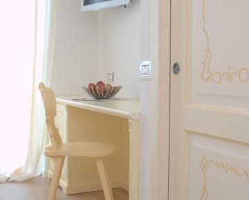 Family Room (3 Adults)