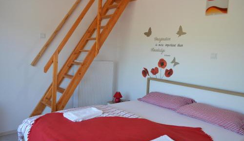 Apartment with Terrace - Red