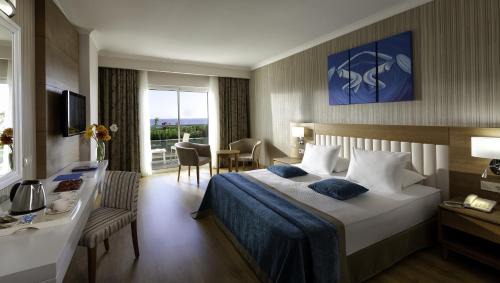 Double or Twin Room with Partial Sea View