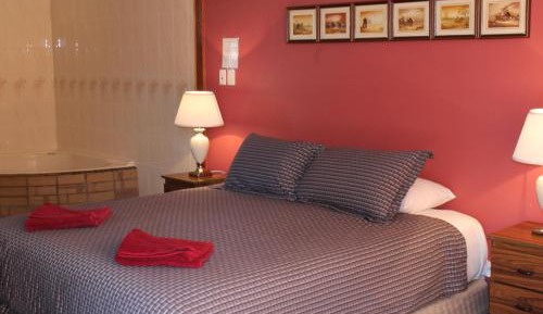 Queen Room with Spa Bath