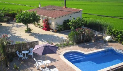 3 Bedroom House with Private Pool 
