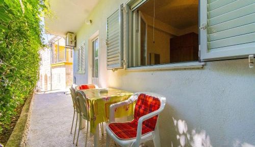 One-Bedroom Holiday Home