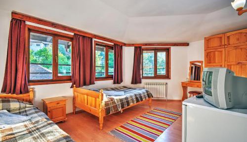 Apartment with Mountain View