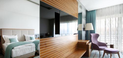 Comfort Twin Room with River View and Balcony