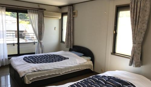 Triple Room with Shared Bathroom and Mountain View