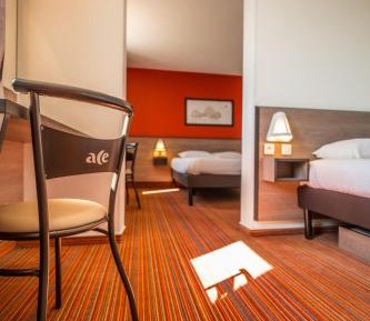 Family Suite (4 Adults + 1 Child)