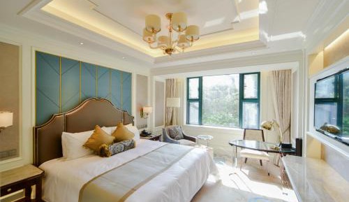 Deluxe King Room