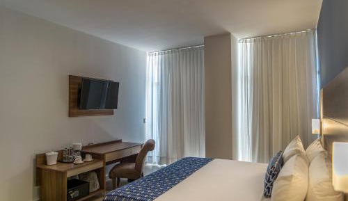 Standard Queen Room with Sea View