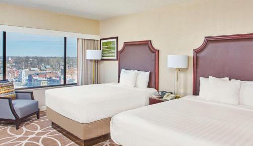Queen Room with Two Queen Beds and Accessible Tub