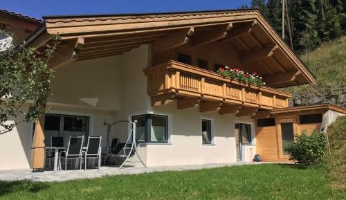 Apartment with Mountain View