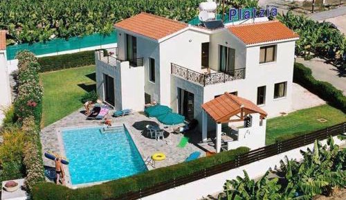Four-Bedroom Villa with Private Pool & Sea View