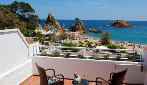 Premium Triple Room with Sea View (2 Adults + 1 Child)