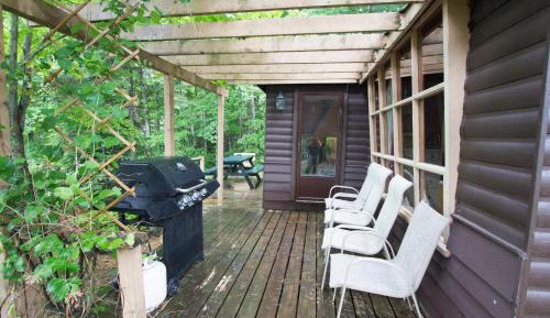  Deluxe Two-Bedroom Cottage with Lake View 