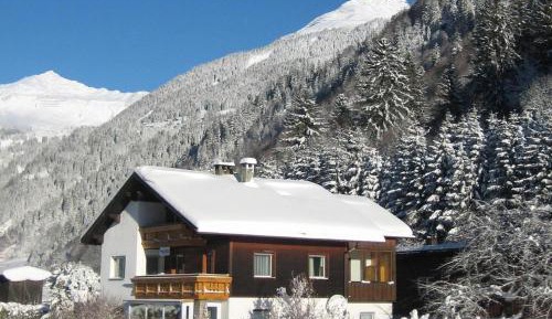 Triple Room with Shared Bathroom