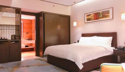 Deluxe Queen Room