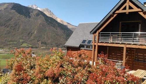Apartment with Mountain View