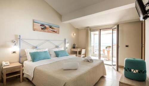 Double Room with Balcony and Sea View
