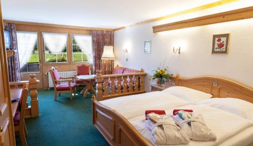 Junior Suite with Balcony & Mountain View