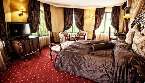 VIP Suite with Hot Tub