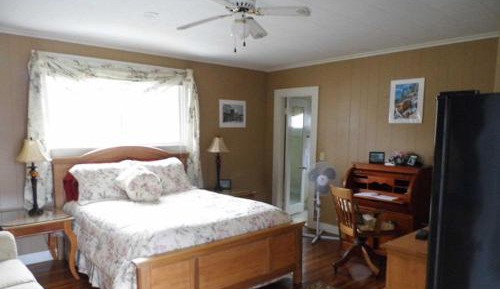 Standard Queen Room