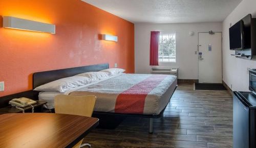 King Room - Non-Smoking