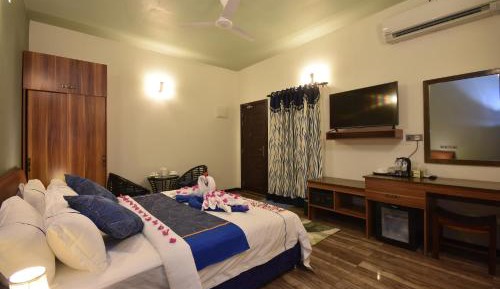 Deluxe King Room (Credit of US$20 for Whale Shark Watching & Manta Snorkeling - Terms & Conditions Applied)
