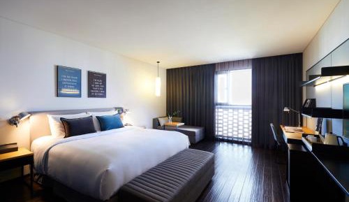 Corner Deluxe Double Room