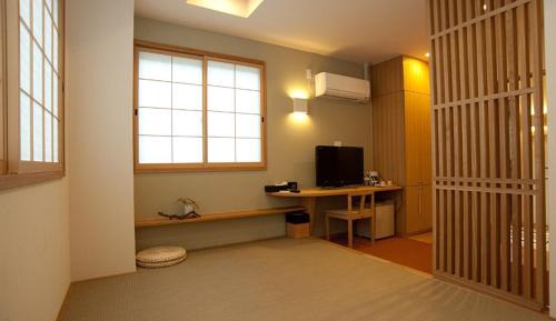 Japanese-Style Twin Room with Shared Bathroom