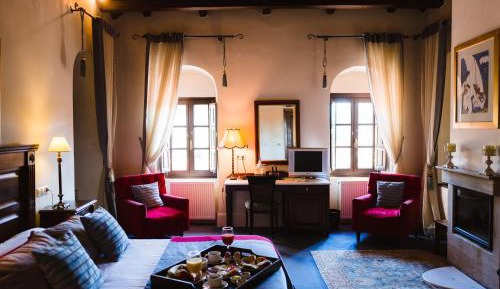 Suite with Mountain View