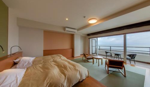 Semi-Double Room with Tatami Area and Balcony - Ocean View - Non-Smoking