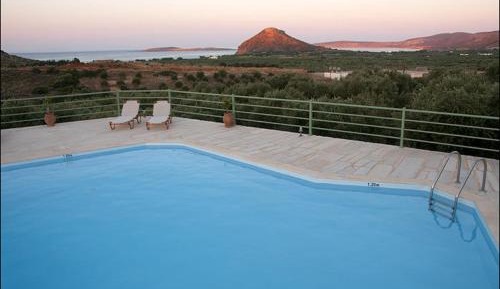 Bungalow (2-4 Adults)