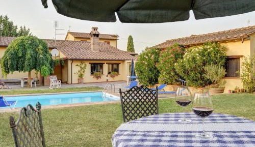 Apartment with Pool View 
