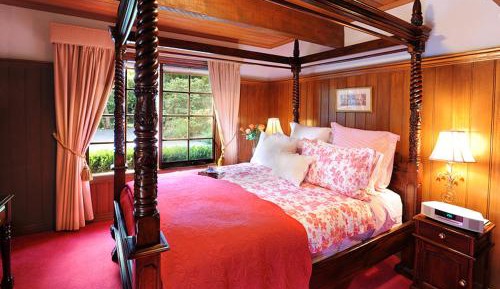 Queen Suite - Oak