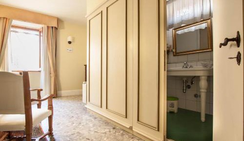 Quadruple Room with Private Bathroom