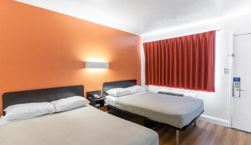 Double Room with Two Double Beds - Non-Smoking