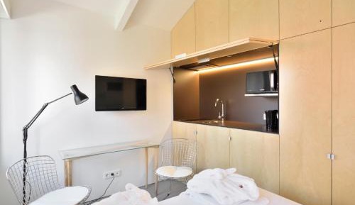 Double Room with Private Bathroom and Street View