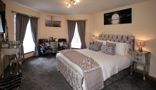 Deluxe Family Suite