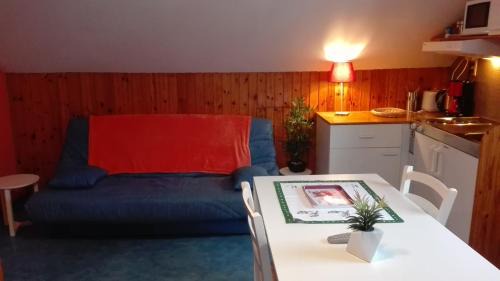 Studio (2 Adults)