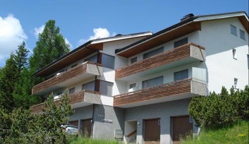 Apartment with Mountain View