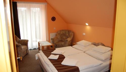 Family Room (2 Adults + 2 Children)