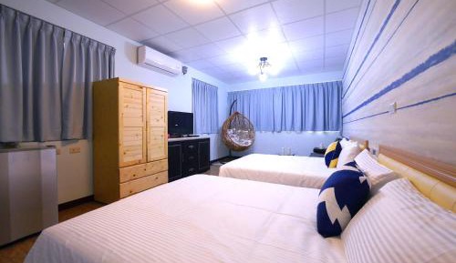 Quadruple Room with Private Bathroom