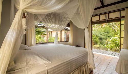 Bungalow with Garden View